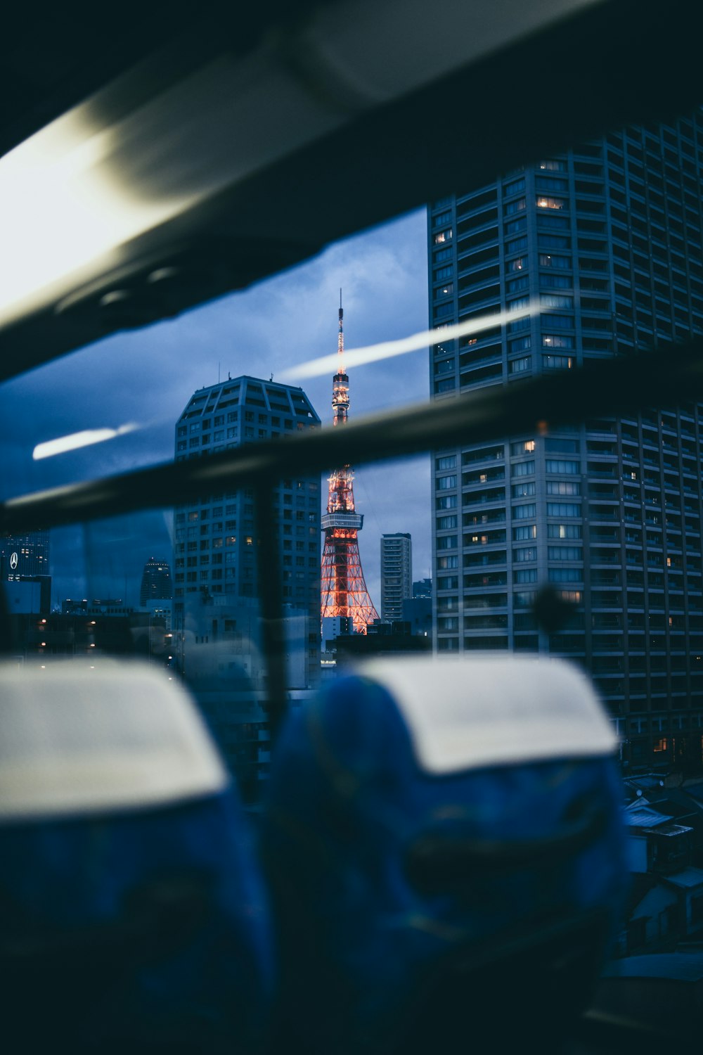 shallow focus photo of Eiffel tower during nighttime