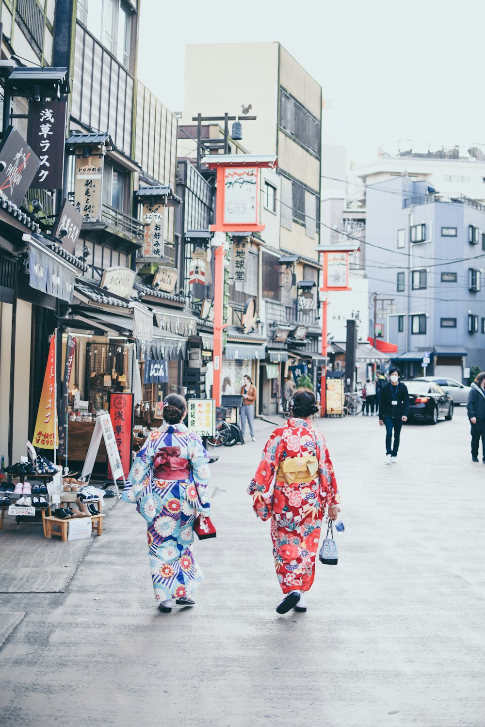 two women wearing traditional Japanese dress