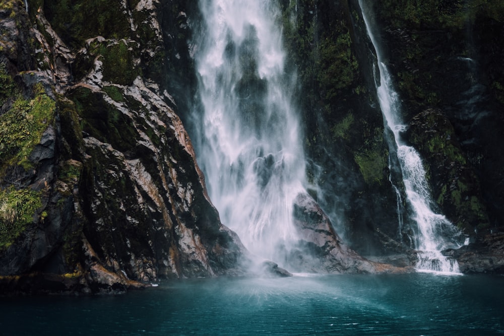 close-up photography of waterfalls