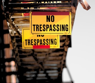 no trespassing sign