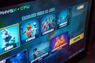 A screenshot of a video game menu showing different game modes with graphical illustrations. The menu is in Portuguese and displays options such as solo, duplas, esquadrões, and others. Bright and colorful imagery is used for each mode, with character figures and animations.