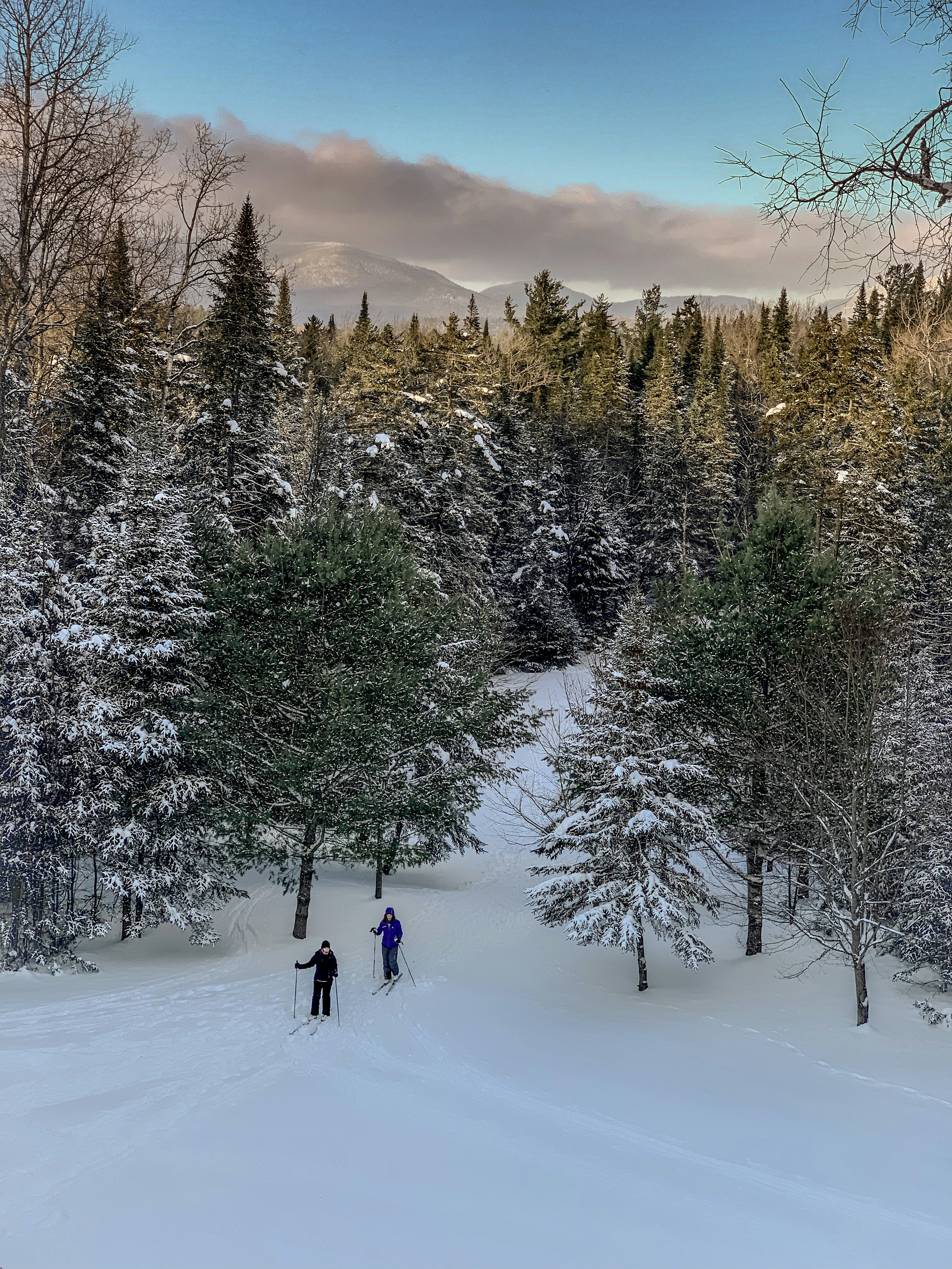 two people skiing during daytime