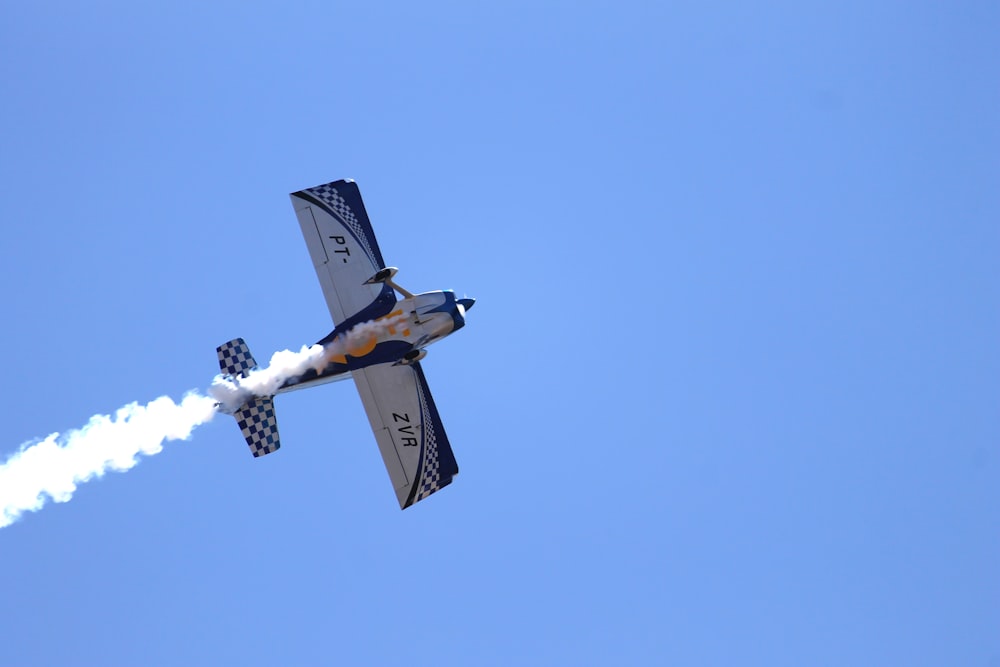 white and blue plane on focus photography