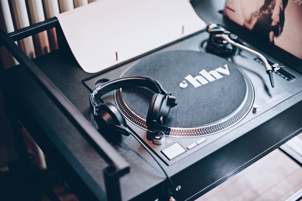 black headphones black turntable