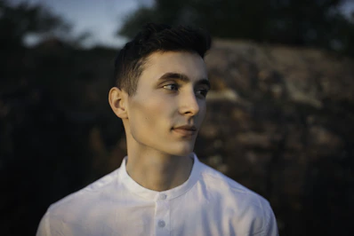 man wearing white shirt