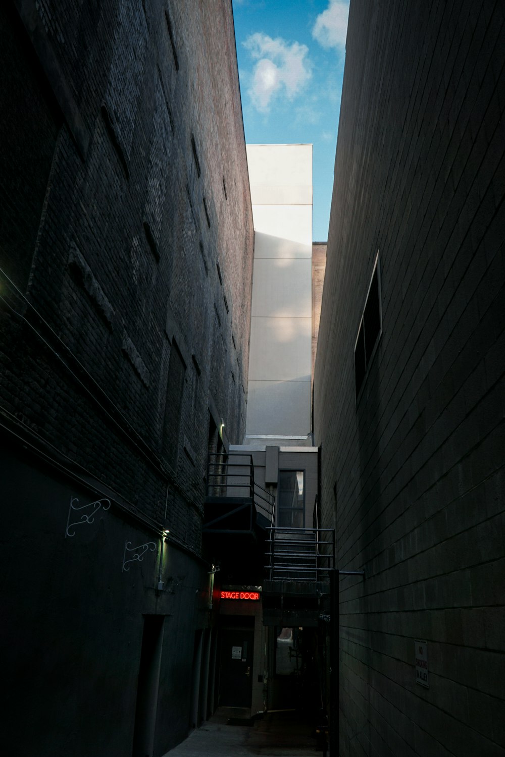 a narrow alley way with a sky background