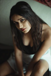 woman wearing black tank top