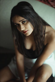 woman wearing black tank top