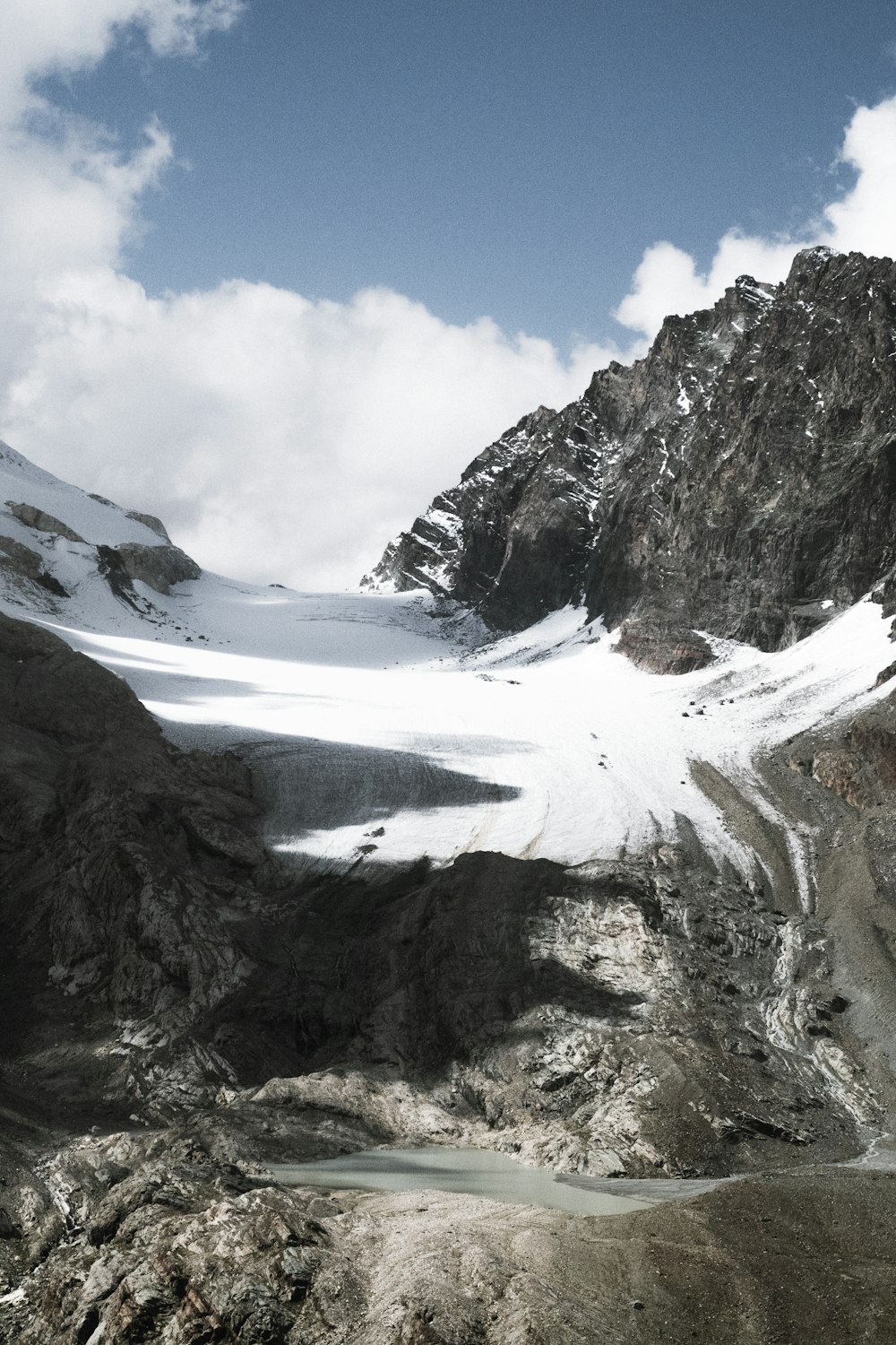 icy mountain scenry