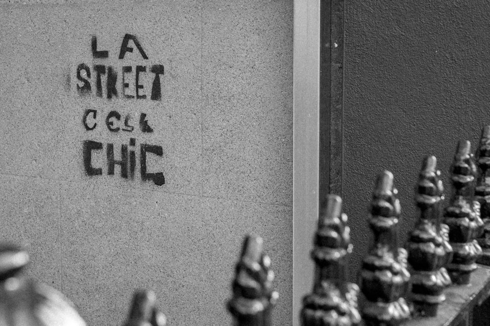 LA 스트리트 Ces Chic 표지판