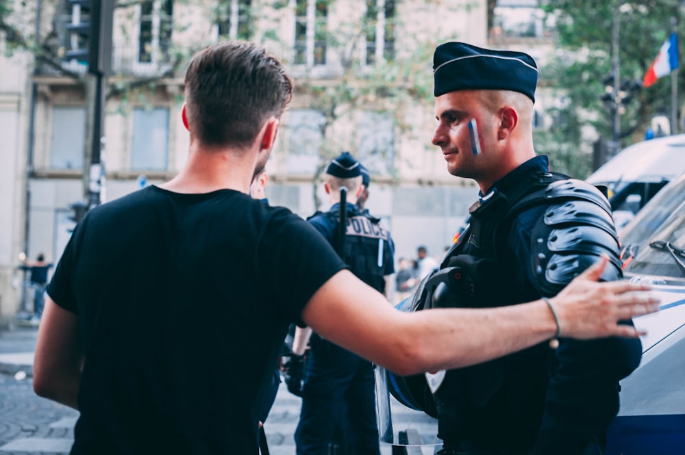 man wearing black shirt