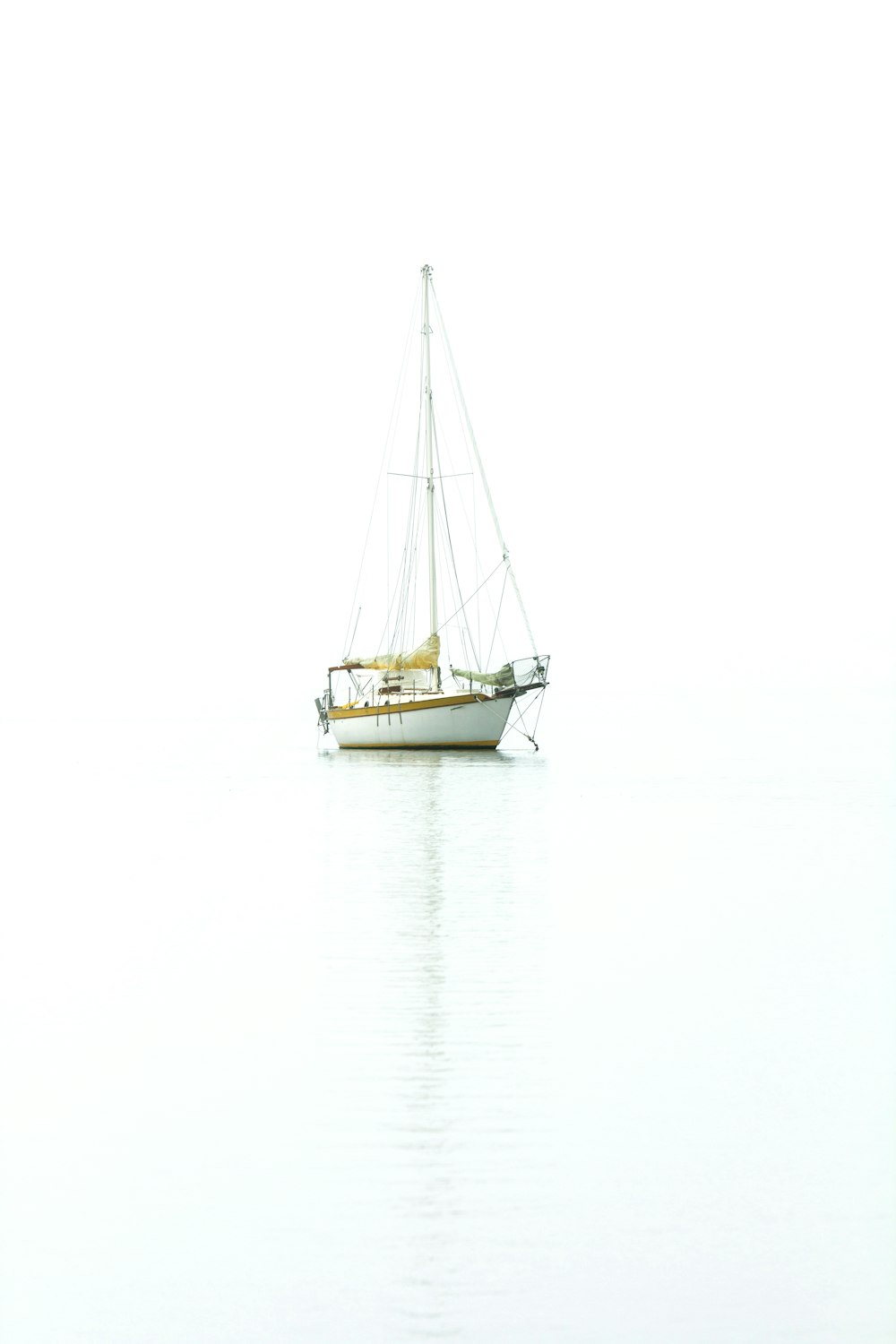 Fotografía de barcos blancos y marrones