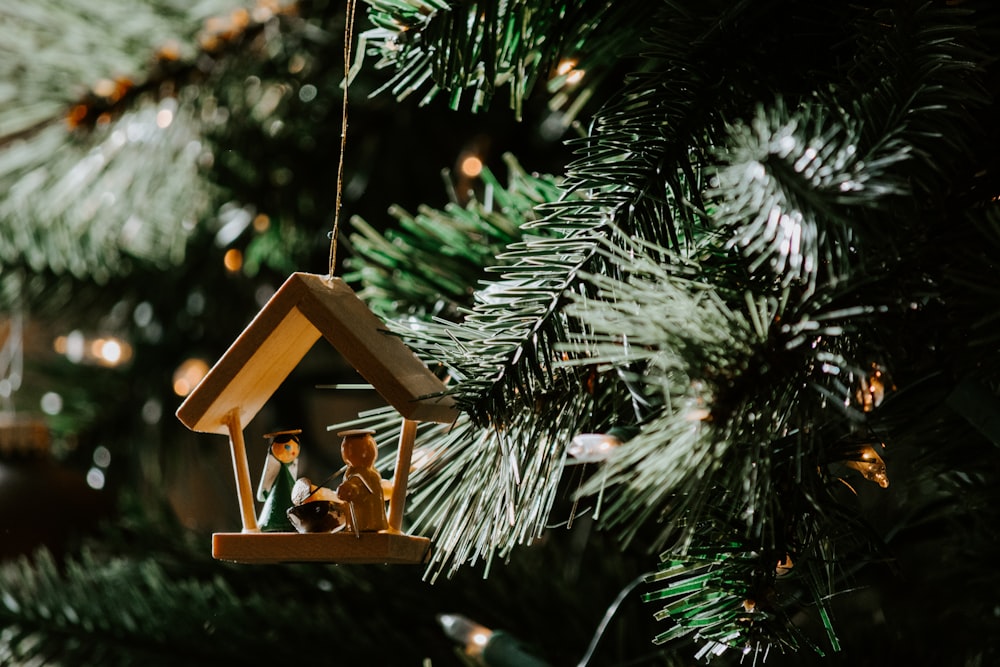 Weihnachtsschmuck aus Holz zum Thema Geburt Christi