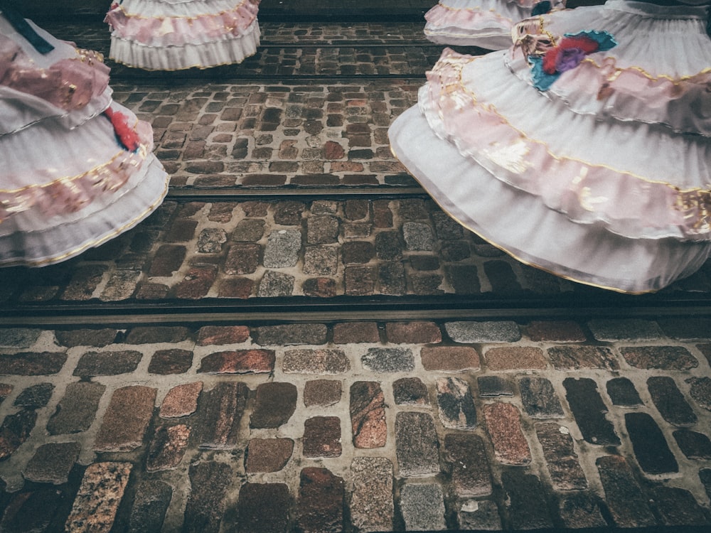 Falda blanca y rosa