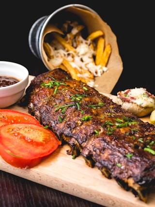 roasted ribs with sliced tomatoes and potatoes