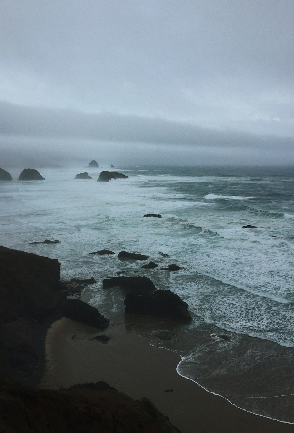 seawaves during daytime