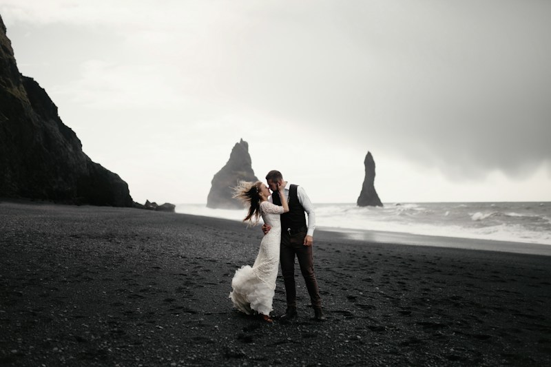 結婚式の前撮り写真を共有する方法｜ゲストに見てもらうアイデア5選