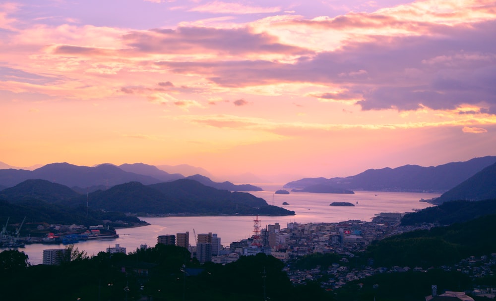 Ciudad durante la Hora Dorada