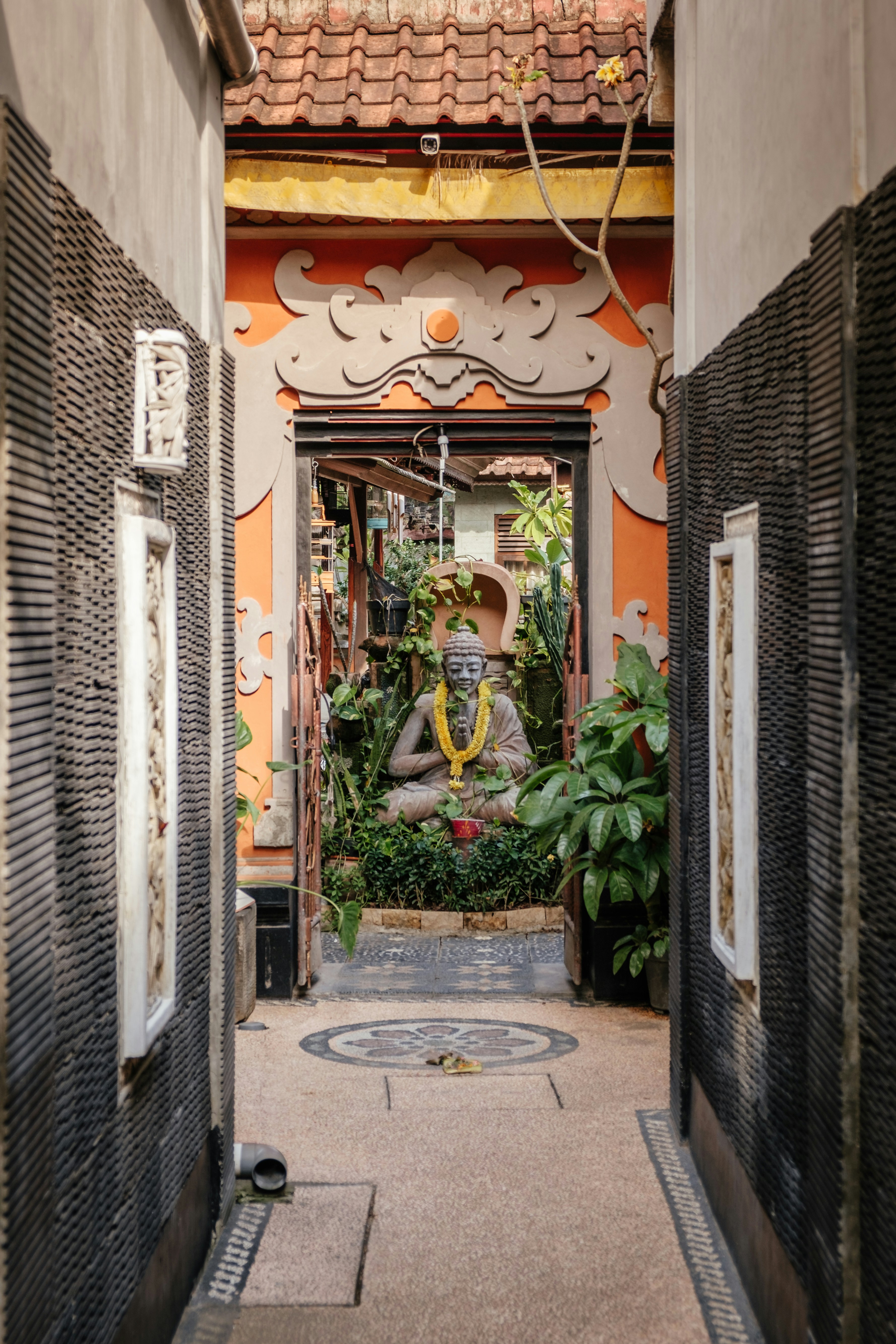 Your First Week Itinerary: Balancing Must-Sees with Hidden Gems