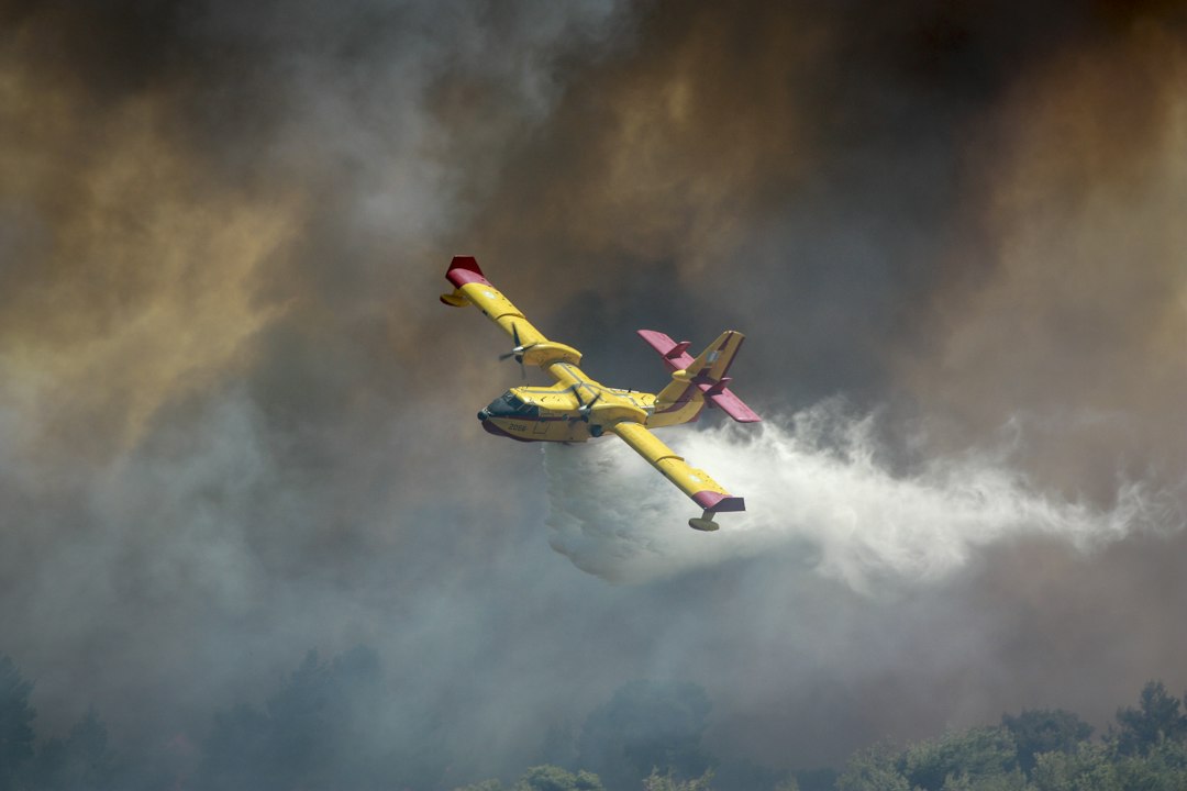 north american p-51 mustang, This photo is taken on 2009, when a huge wildfire started in August… I wish none experience a destructive wildfire… The memories won’t be good, I promise you. Howerer, there is something I noticed and I would like to mention.</p></figure><p>There are some heroes who save life and properties working under very difficult conditions, risking their life. There are not enough words to thank them.