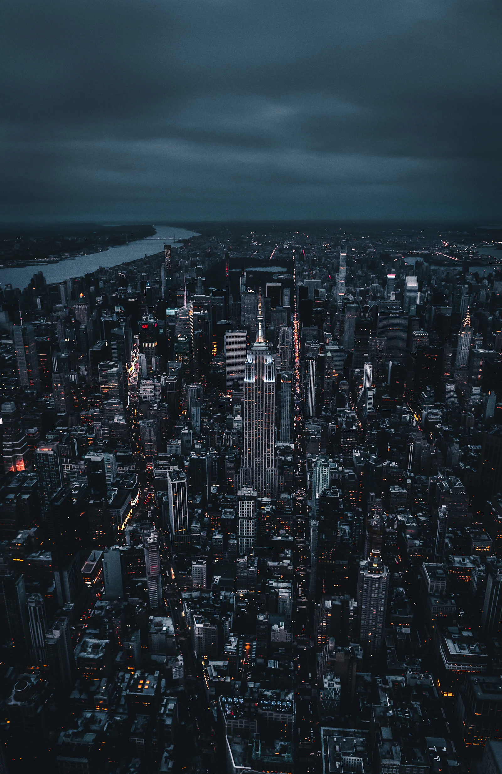 Gratte-ciels de New York illuminés la nuit