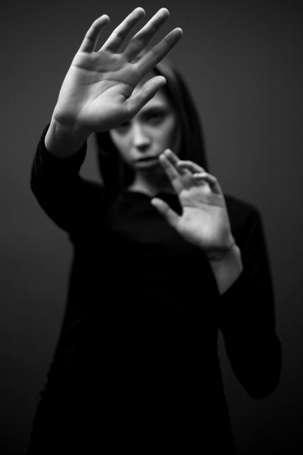 woman wearing long-sleeved shirt