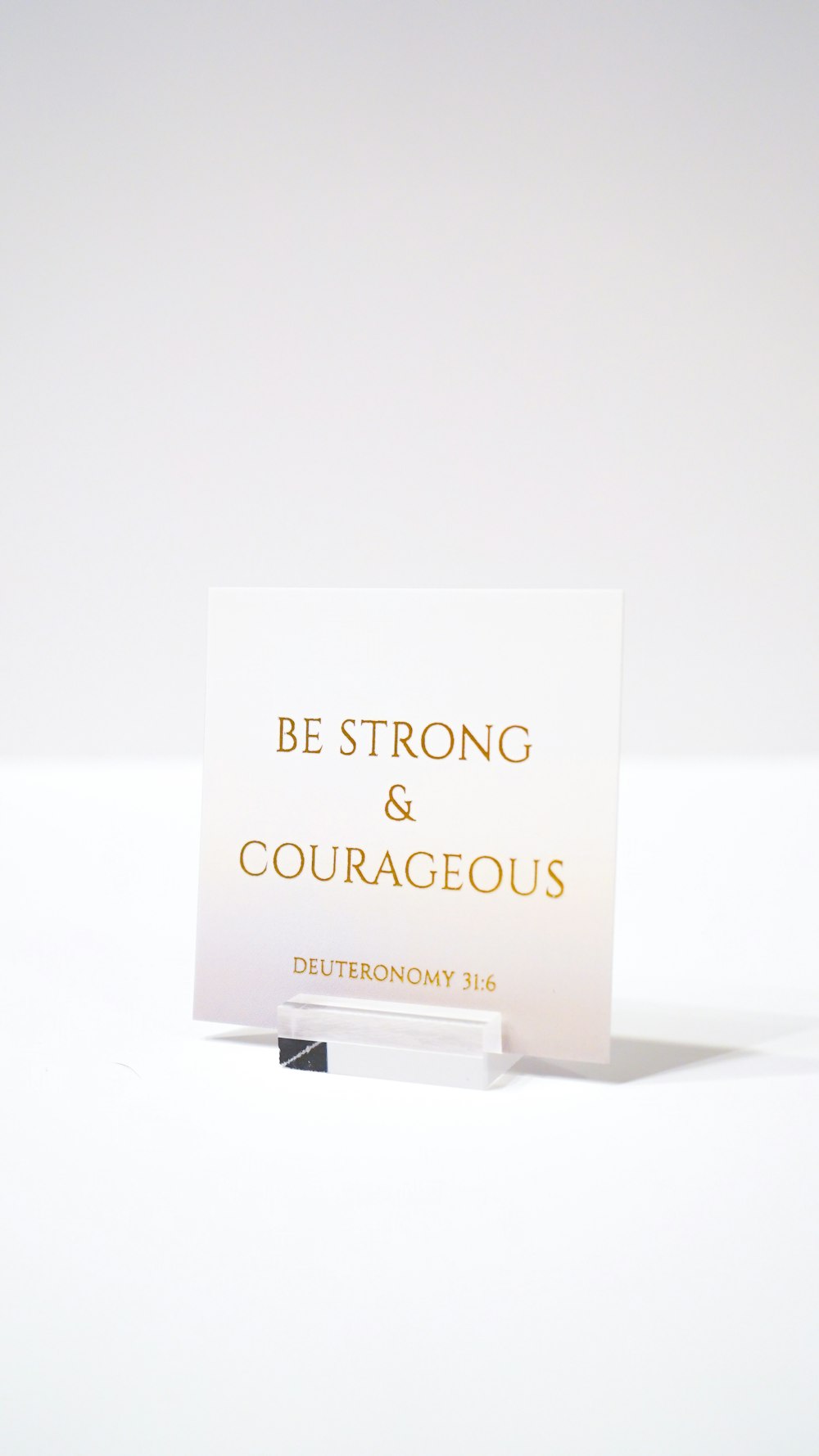 Be Strong and Courageous Printed Text가 있는 백서