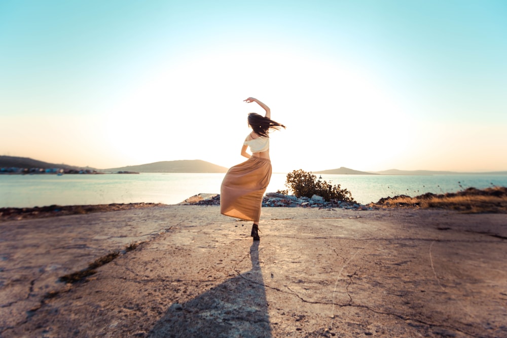 woman standing with her single leg