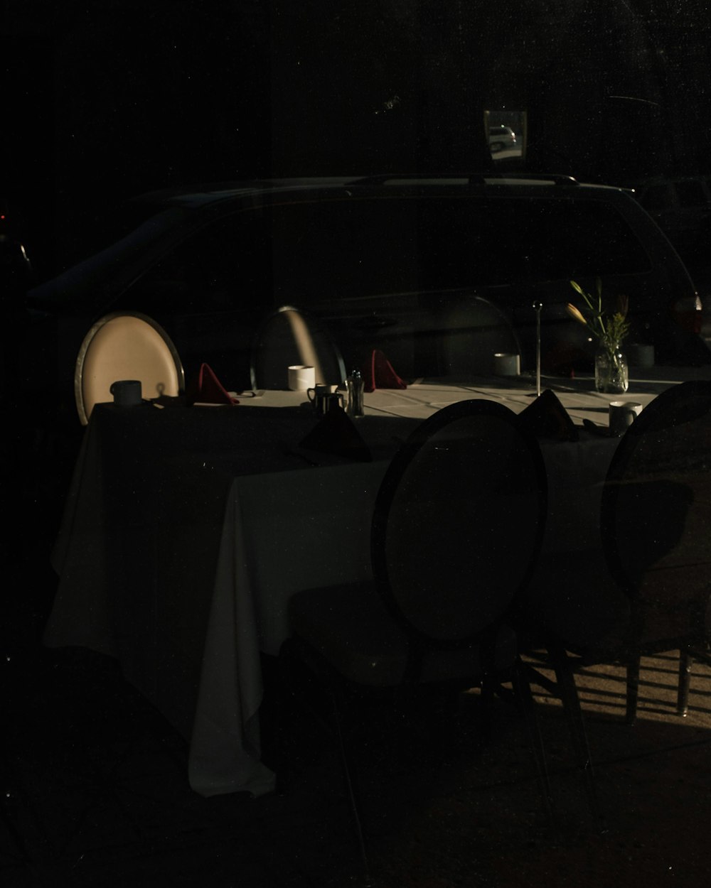 empty dining set