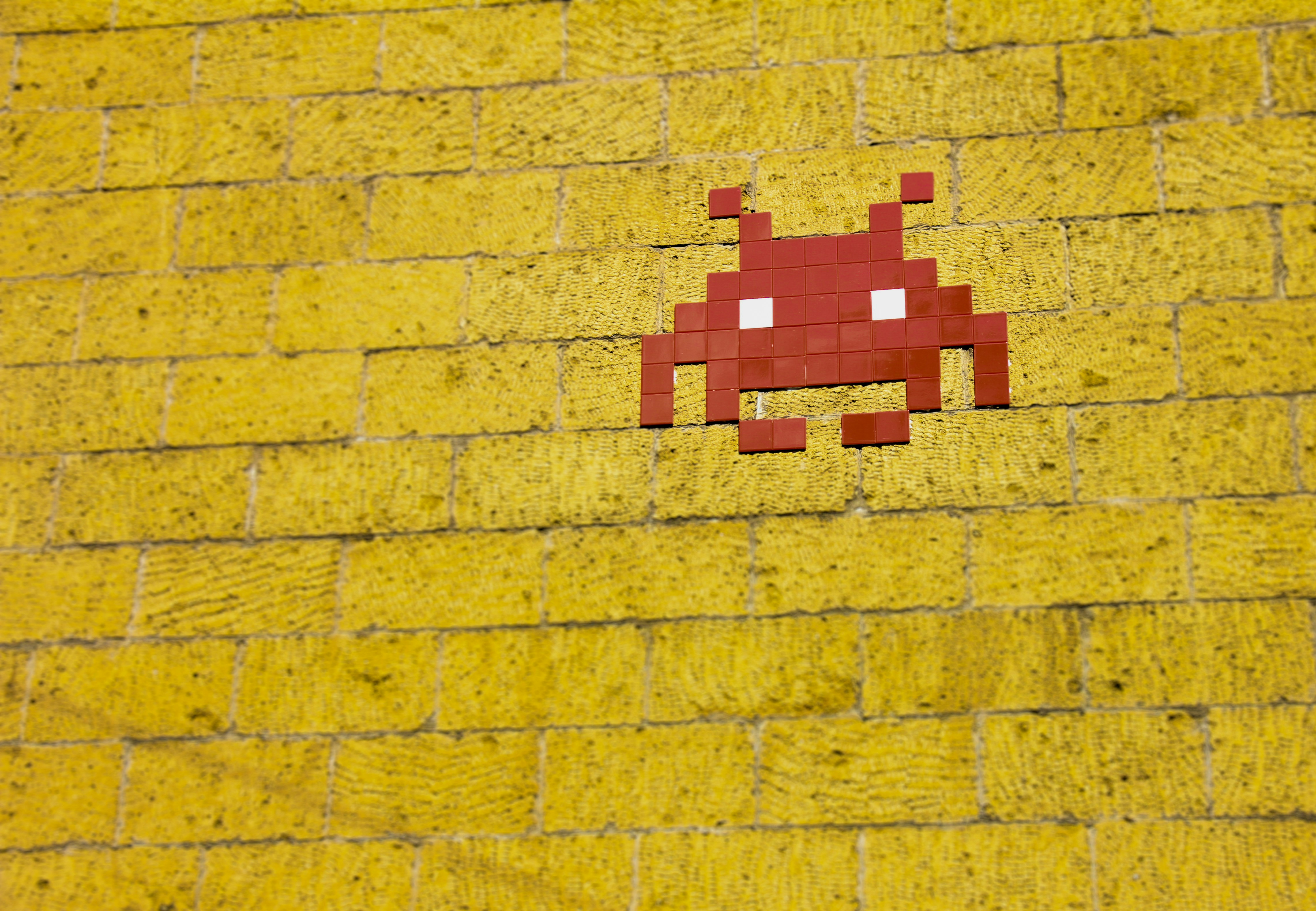 mosaïque en pixel art street art Invader