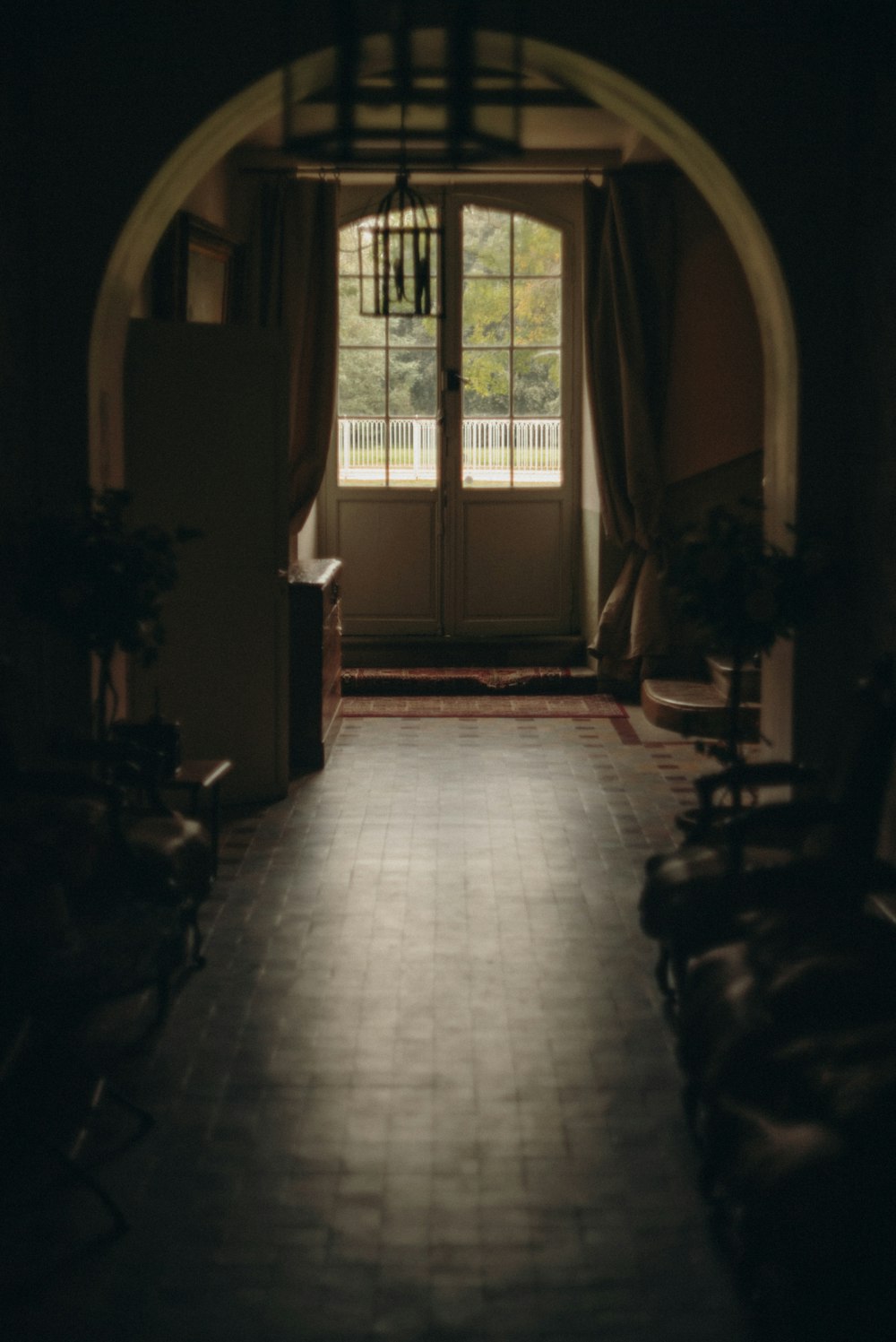 geschlossene Fenstertüren im Zimmer