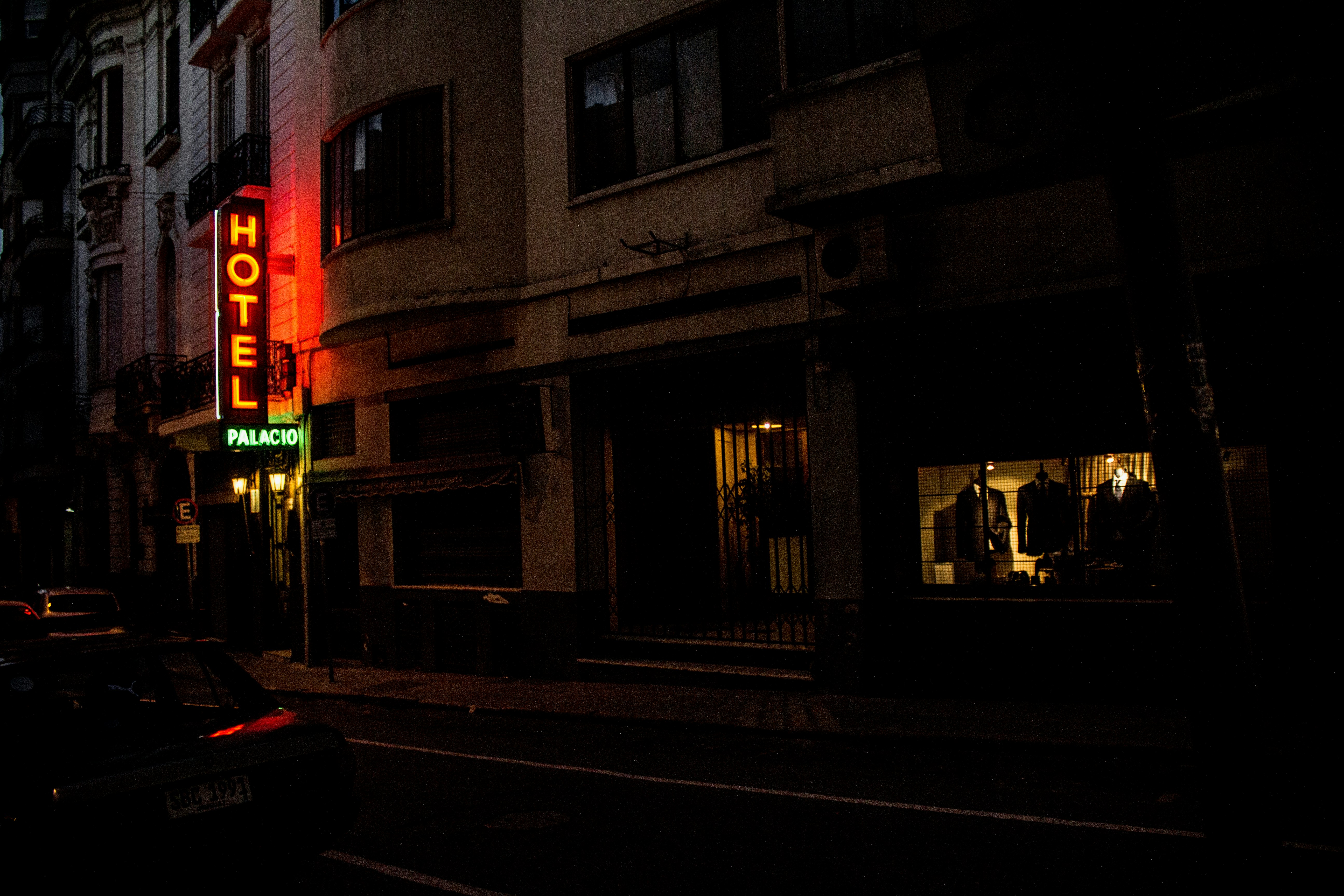 vehicle parked near hotel