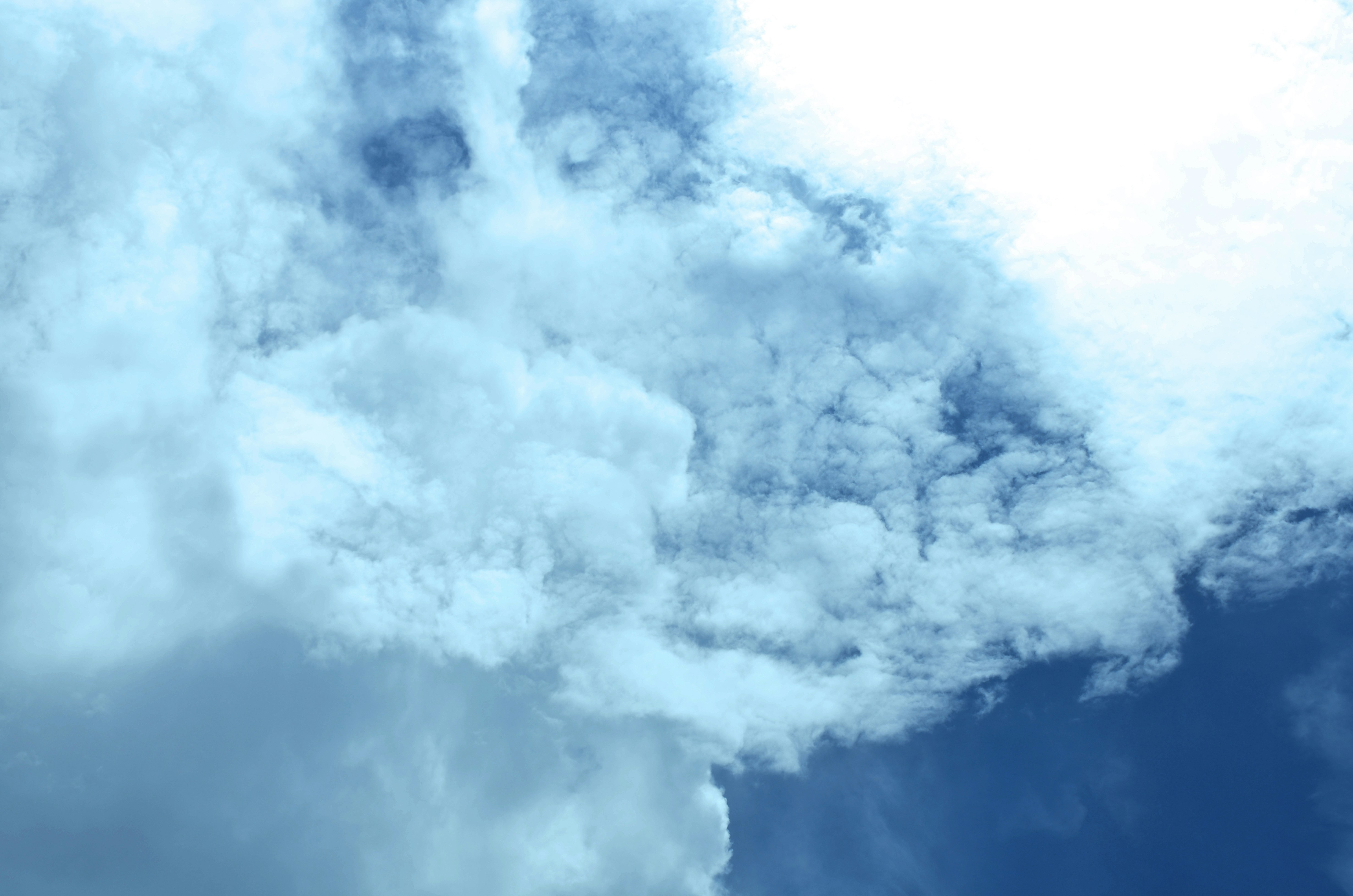 Надир махтиев серым облаком дым. Облако дыма. Облака в дымке. Песня дым в облаках. Песня дым в облаках.