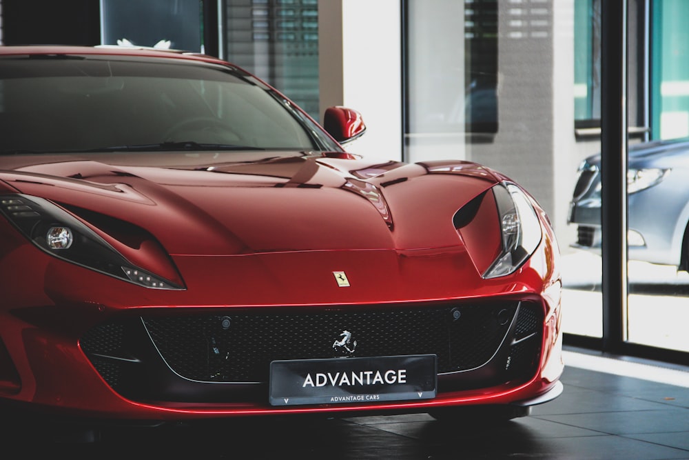 Ferrari coupé rojo