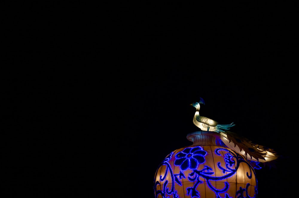 lighted bird-themed lamp