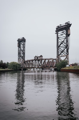 Steel bridge structure spanning a border crossing