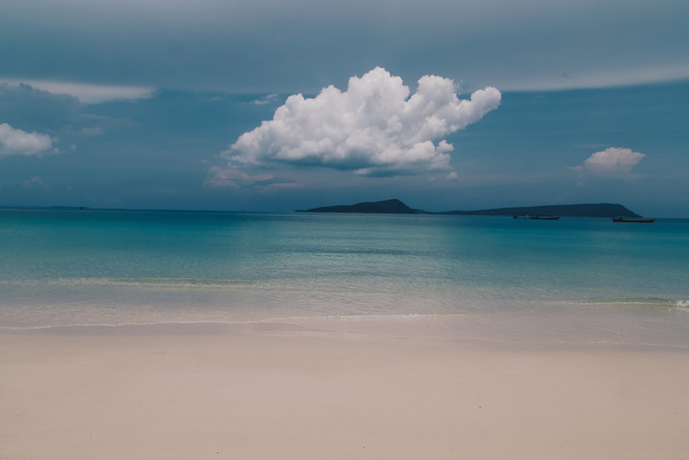 calm sea during daytime