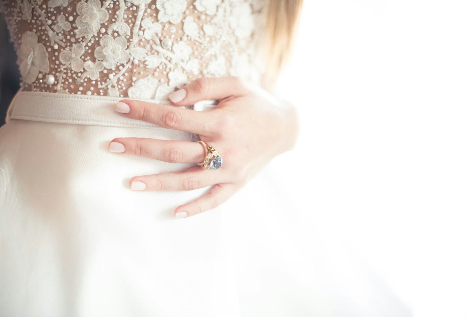 Nikon D810 + Nikon AF-S Nikkor 50mm F1.4G sample photo. Woman wearing gold-colored solitaire photography