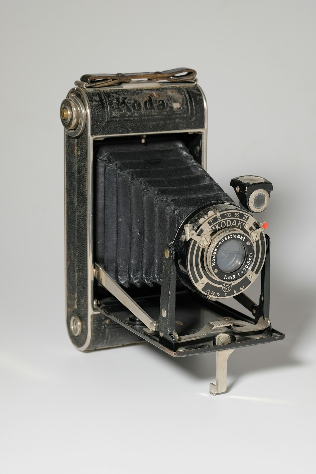 black Kodak twin reflex camera