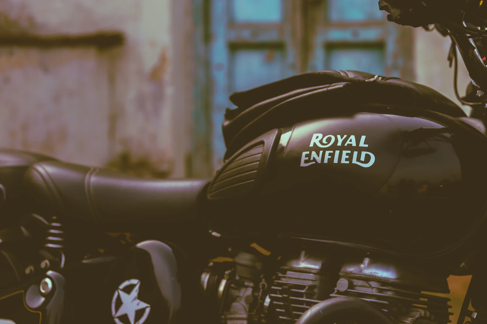 Royal Enfield Bullet 350 Standard photo 2