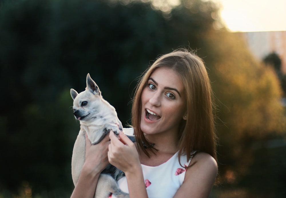 woman wearing white tank top