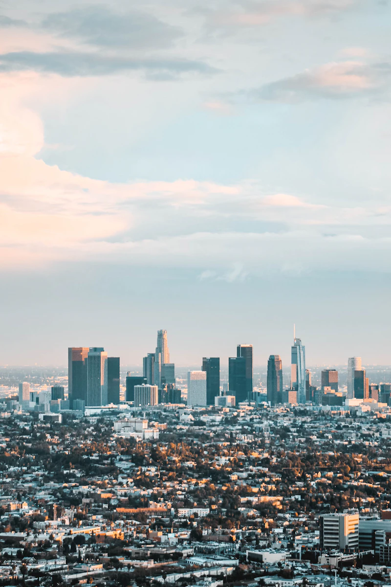 paisaje urbano de Los Ángeles con nubes