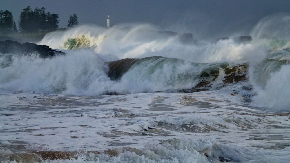 seawaves during daytime