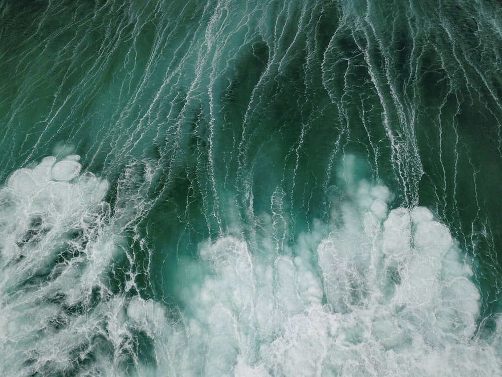 Eau de mer blanche et verte