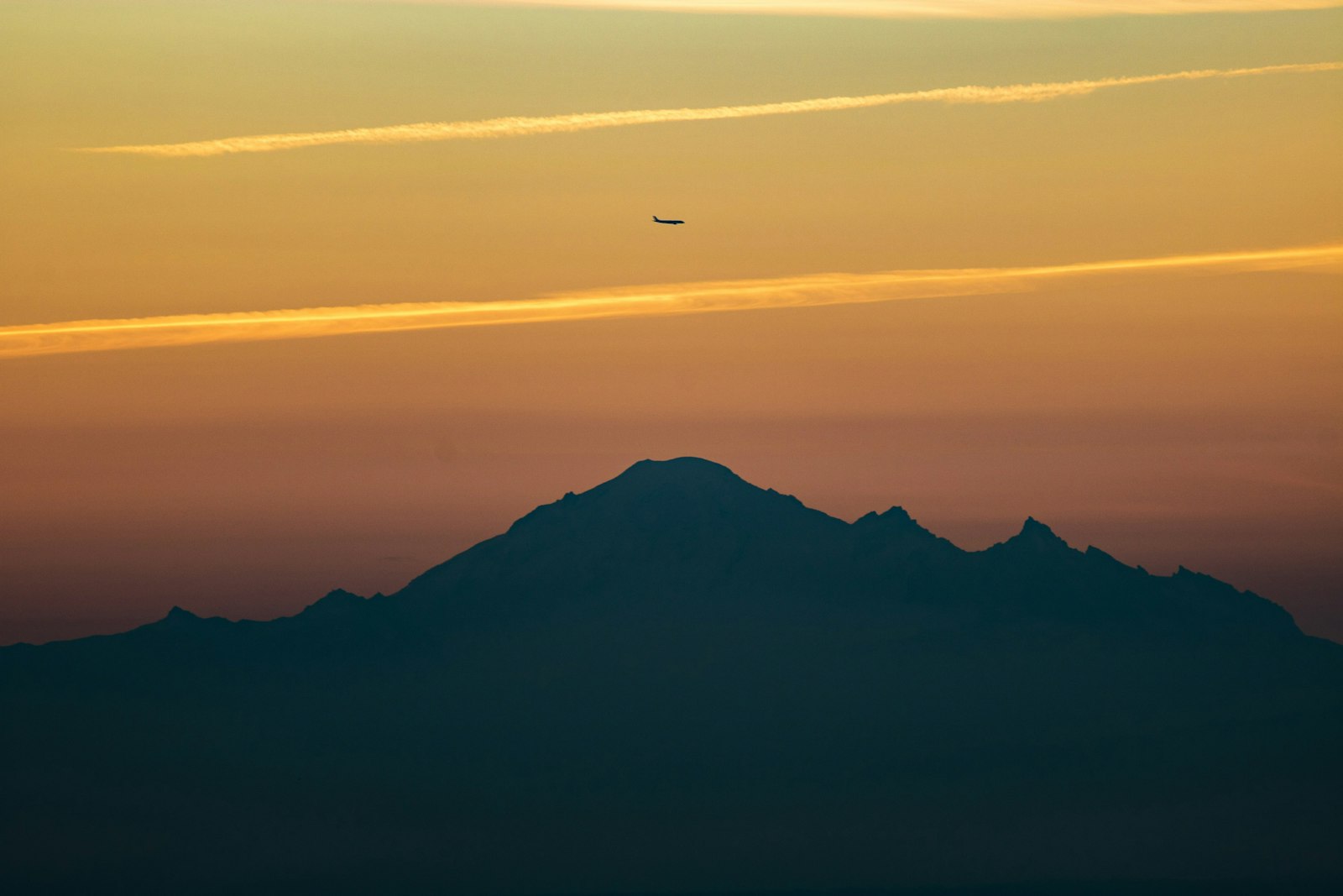 Canon EOS 750D (EOS Rebel T6i / EOS Kiss X8i) + Canon EF 70-300 F4-5.6 IS II USM sample photo. Silhouette of mountain photography