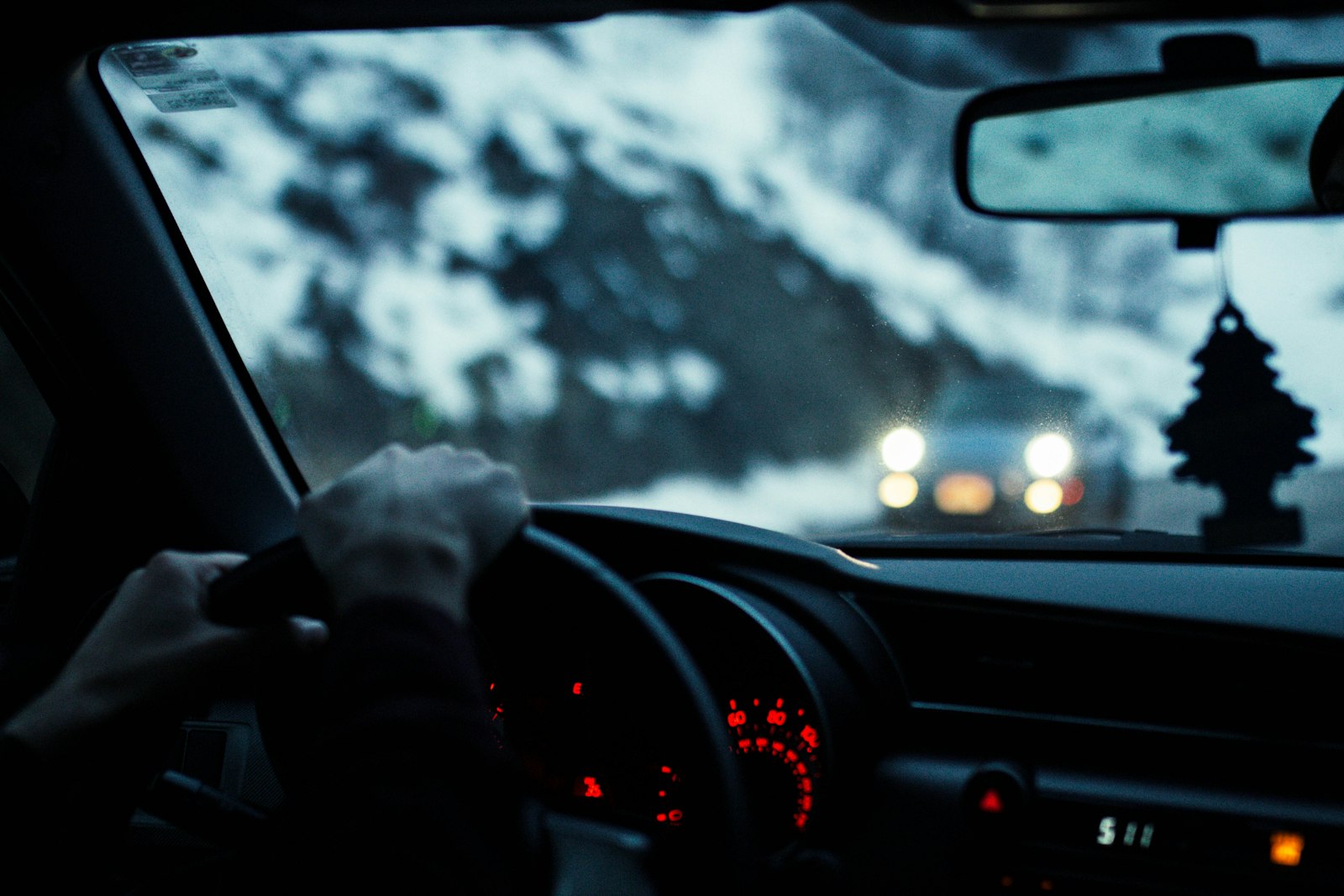 Canon EOS 70D + Sigma 35mm F1.4 DG HSM Art sample photo. Person driving during daytime photography