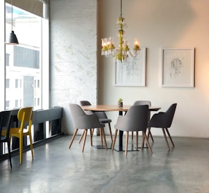 CLean dinning room 