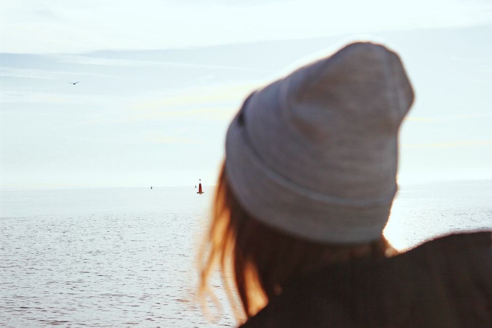 woman wearing gray bennies