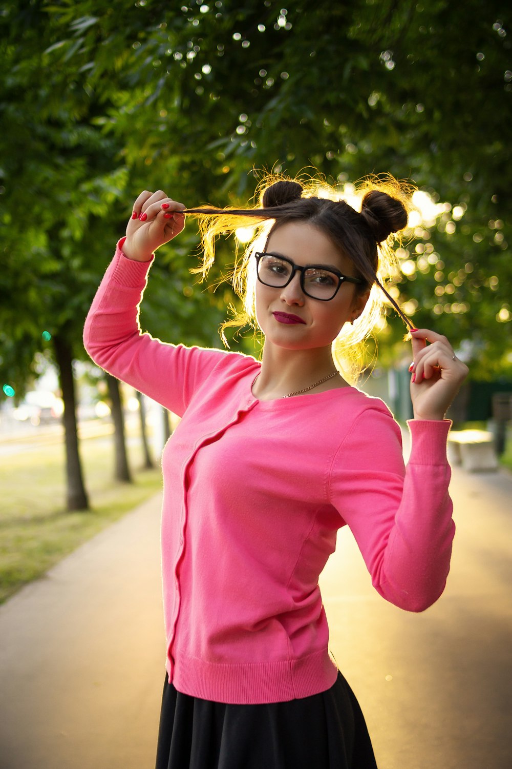 woman wearing pink button-up long-sleeved shirt