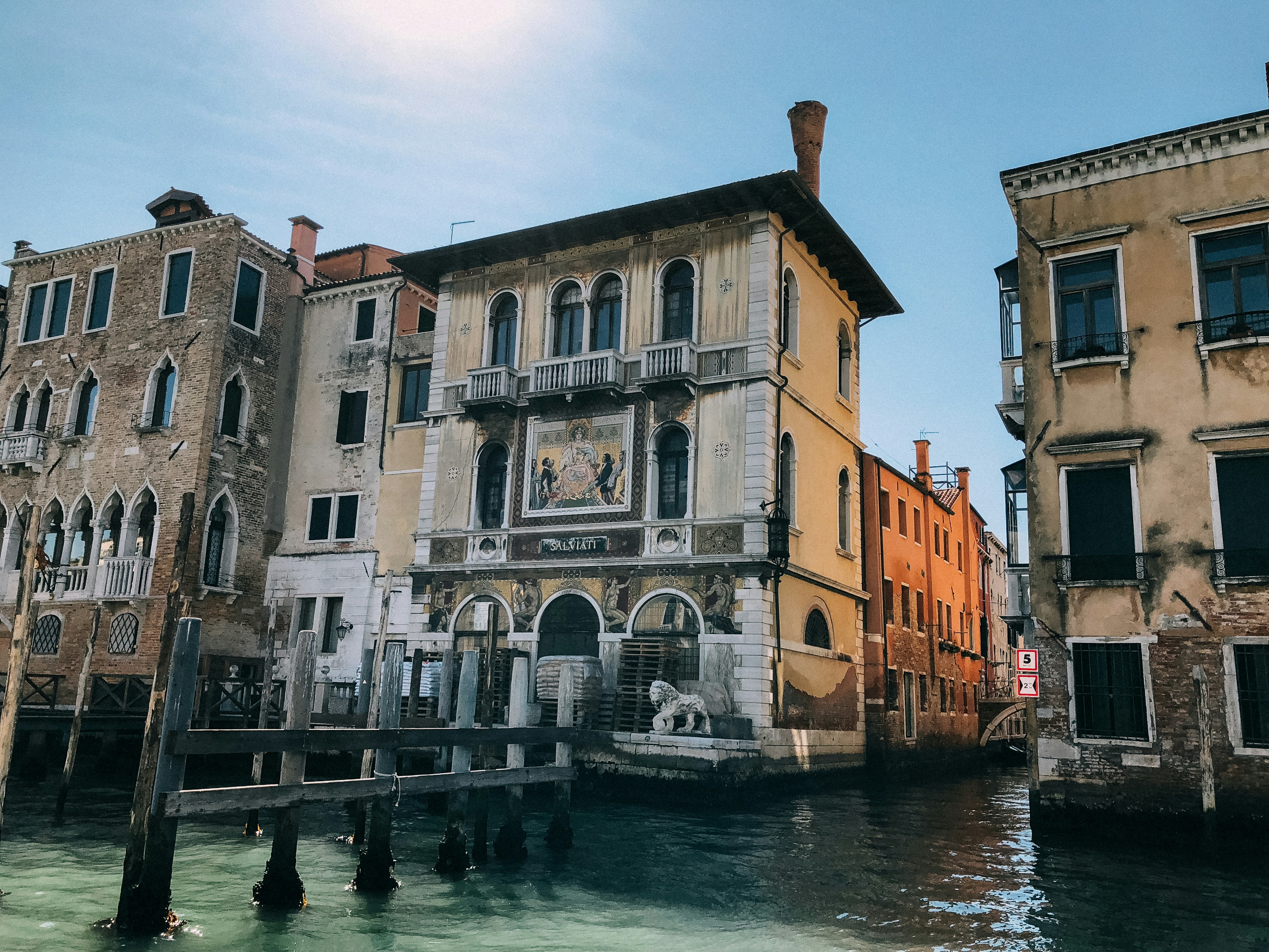 Photo by laurentzziu